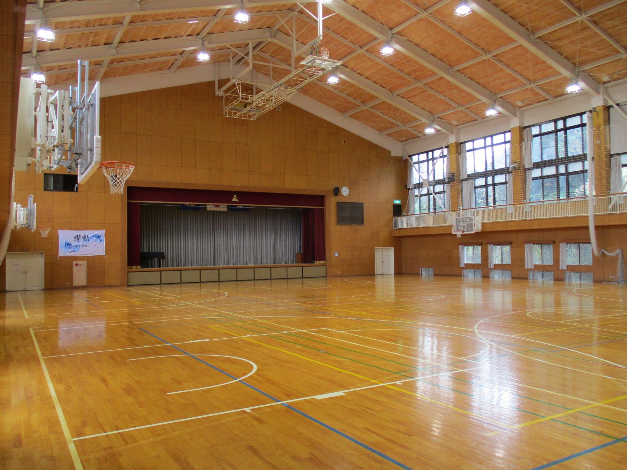 熱川中学校体育館フロア