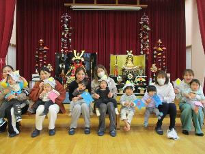 こどもの日のイベントに参加をした親子の写真